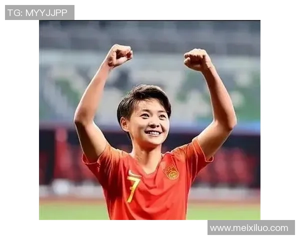 足球明星王霜的艺术之旅：用画笔描绘梦想与激情的交汇