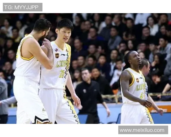 深圳羽毛球队以71分稳居锦标赛积分榜首位展现强劲实力 深圳羽毛球队以71分稳居锦标赛积分榜首位展现强劲实力